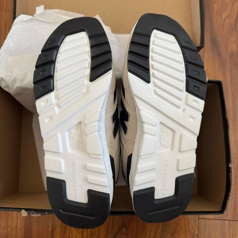 New Balance Beige and Black Women's Sneakers - Picture 5 of 11